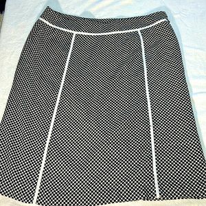 Jones Wear Black A-line Skirt Size 12 .100% Polyester Zipper Closure.Fully lined